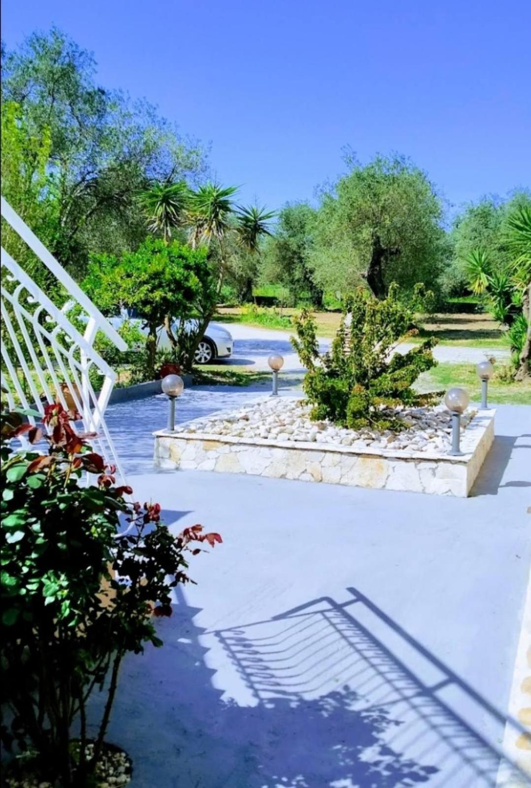 Trousas Apartments Roda  Bagian luar foto