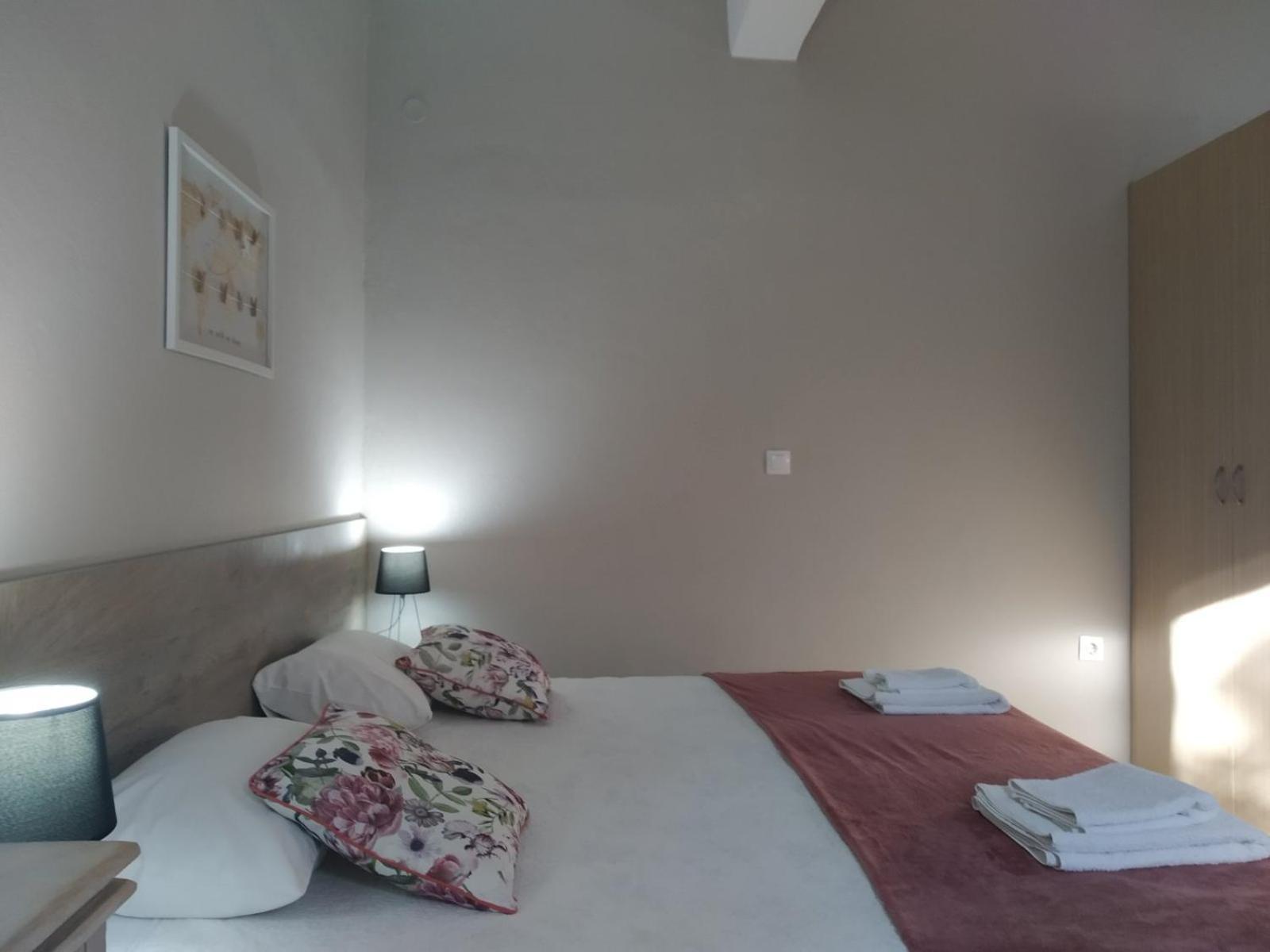 Trousas Apartments Roda  Bagian luar foto