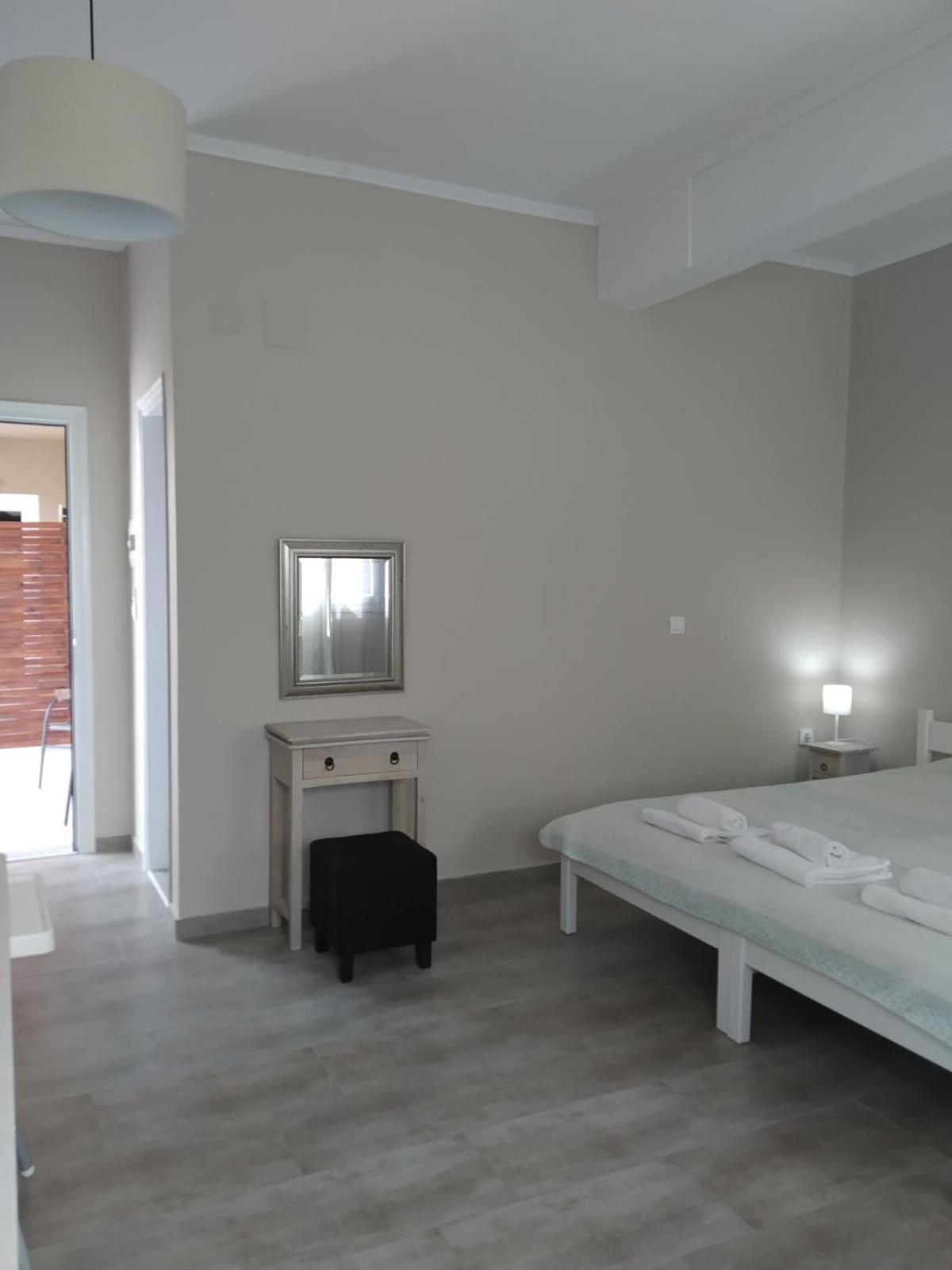 Trousas Apartments Roda  Bagian luar foto