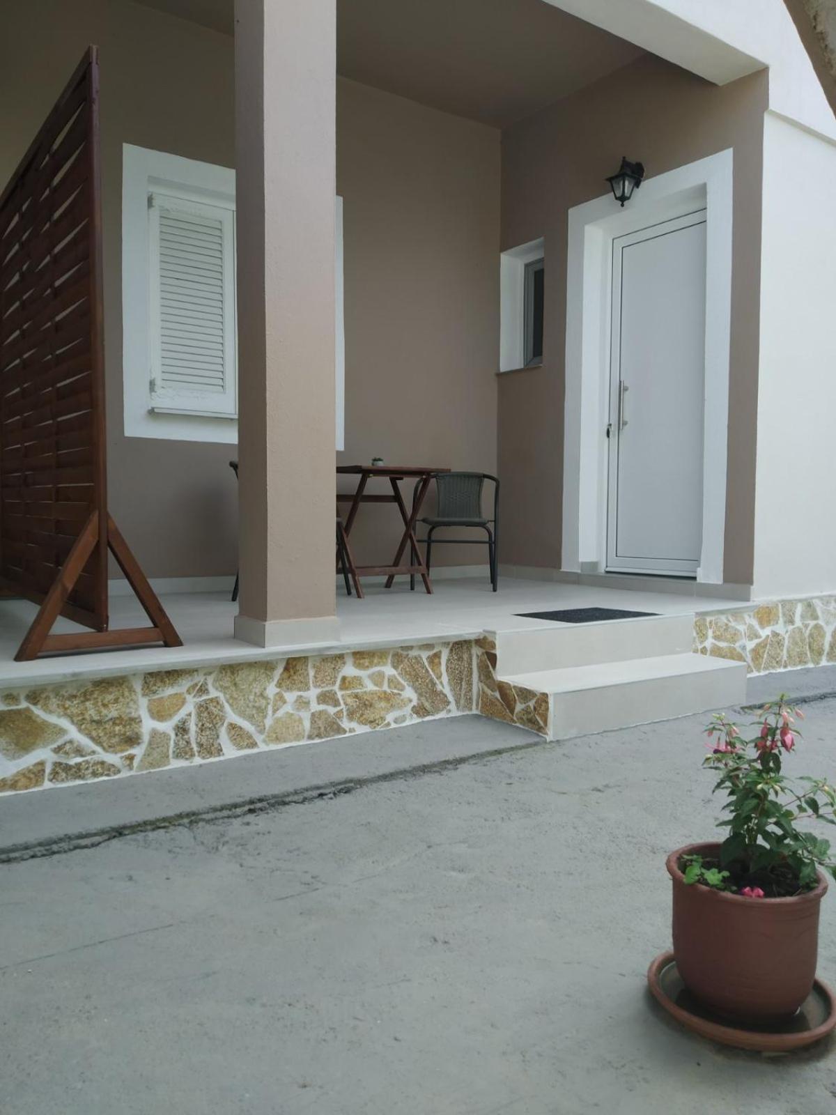 Trousas Apartments Roda  Bagian luar foto
