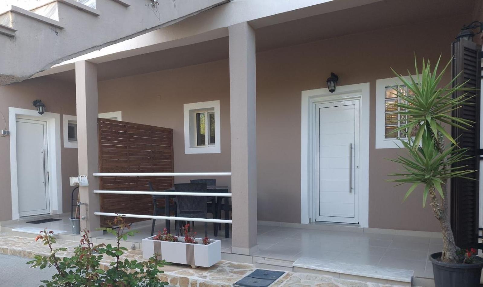 Trousas Apartments Roda  Bagian luar foto